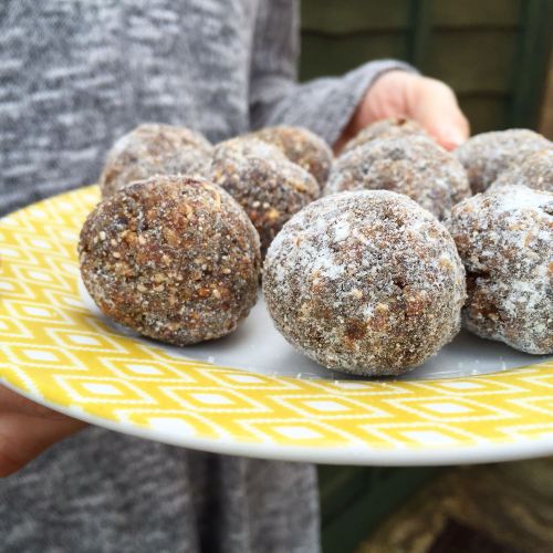 how to get a healthy chocolate fix as a vegan - bliss balls cacao mulberry