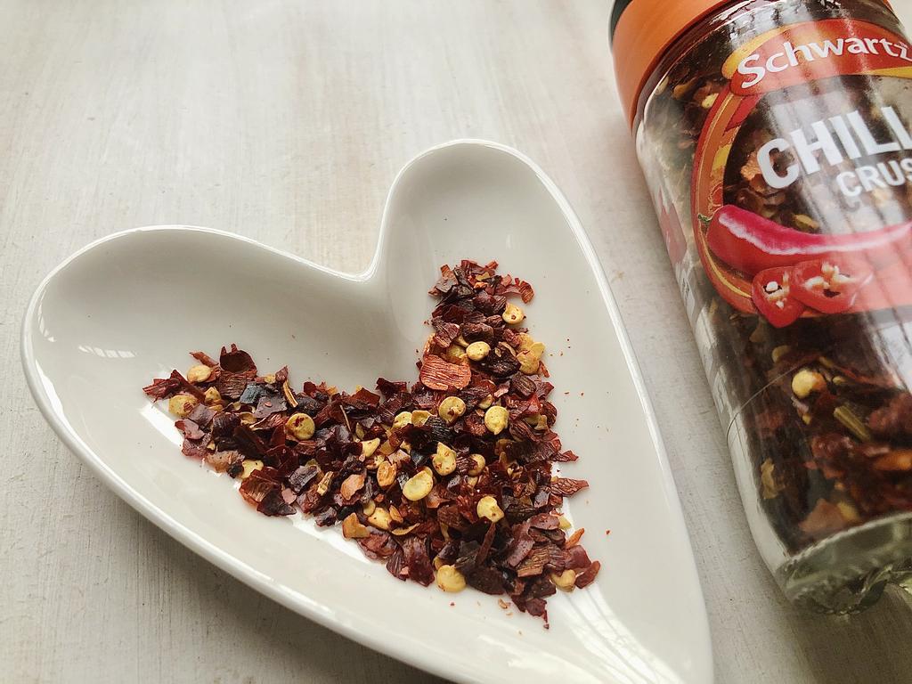 Benefits of crushed chilli flakes + quick, easy vegan chilli recipe